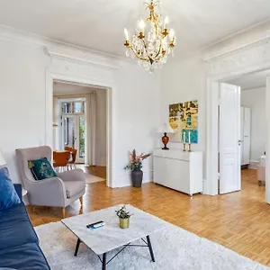 https://apt-serviced-luxury-in-osterbro-incl-housekeeping-once-a-week.copenhagenhotelselect.com